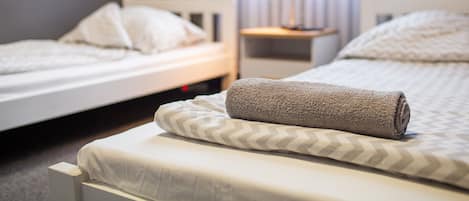 Kostenlose Babybetten, kostenloses WLAN, Bettwäsche