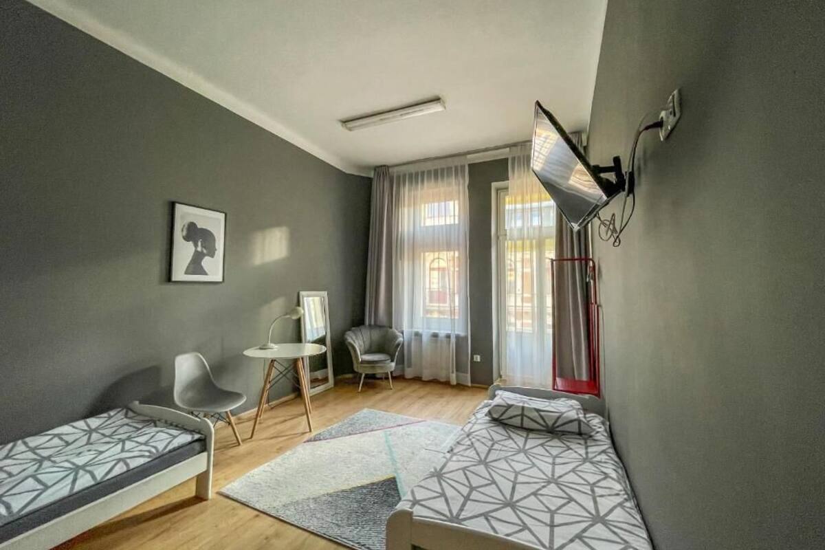 Twin Room | Peti besi dalam bilik, Wi-fi percuma, cadar katil 