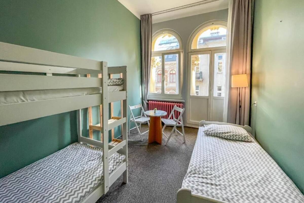 Triple Room | Peti besi dalam bilik, Wi-fi percuma, cadar katil 