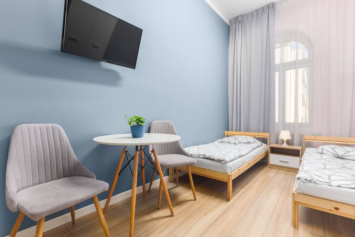 Twin Room | Peti besi dalam bilik, Wi-fi percuma, cadar katil 