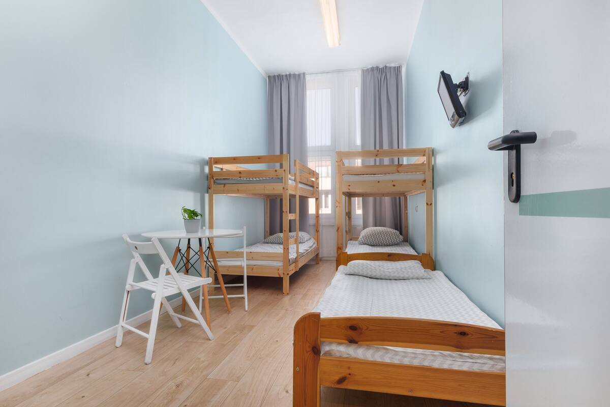 Shared Dormitory (5-bed) | Peti besi dalam bilik, Wi-fi percuma, cadar katil 