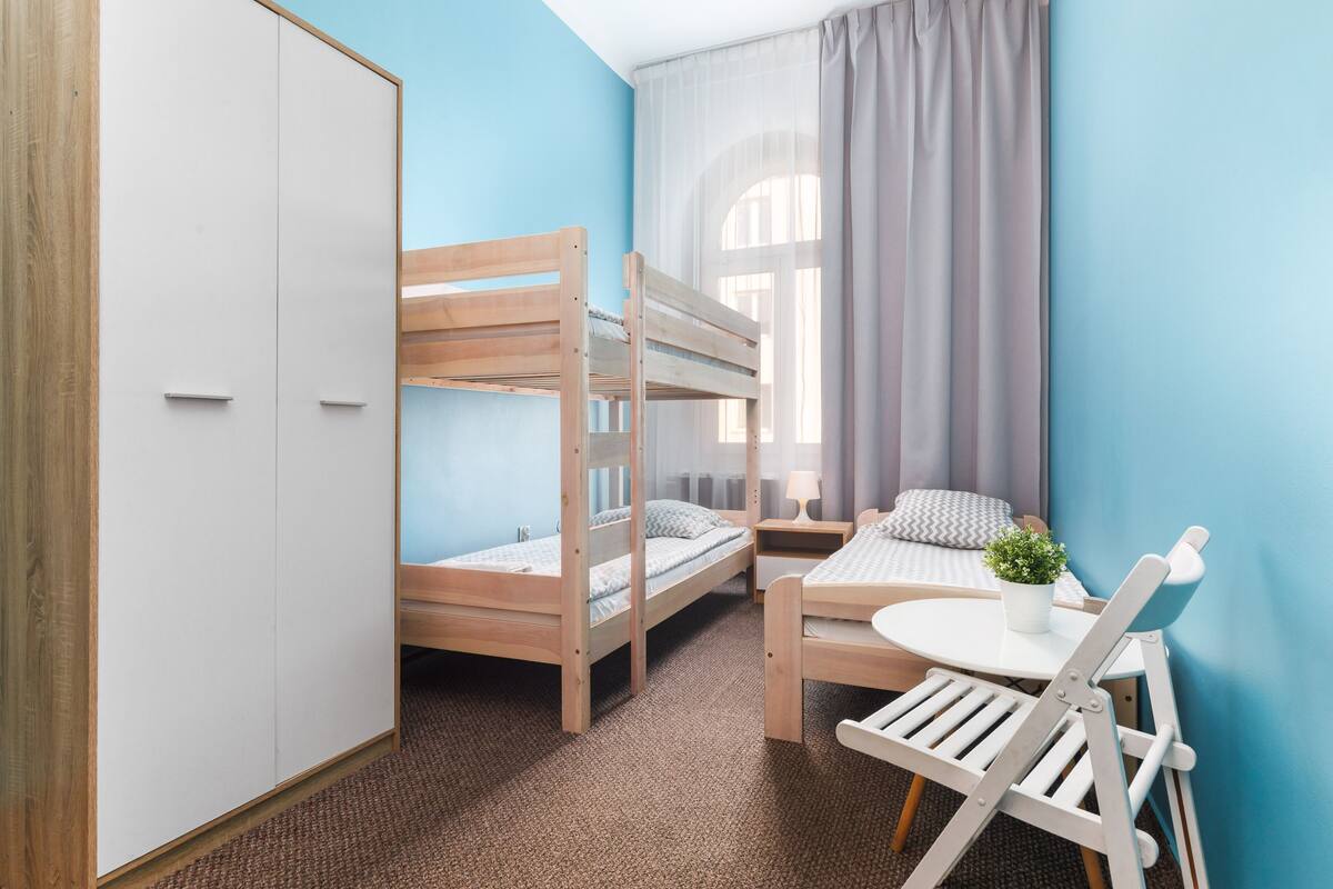 Triple Room | Peti besi dalam bilik, Wi-fi percuma, cadar katil 