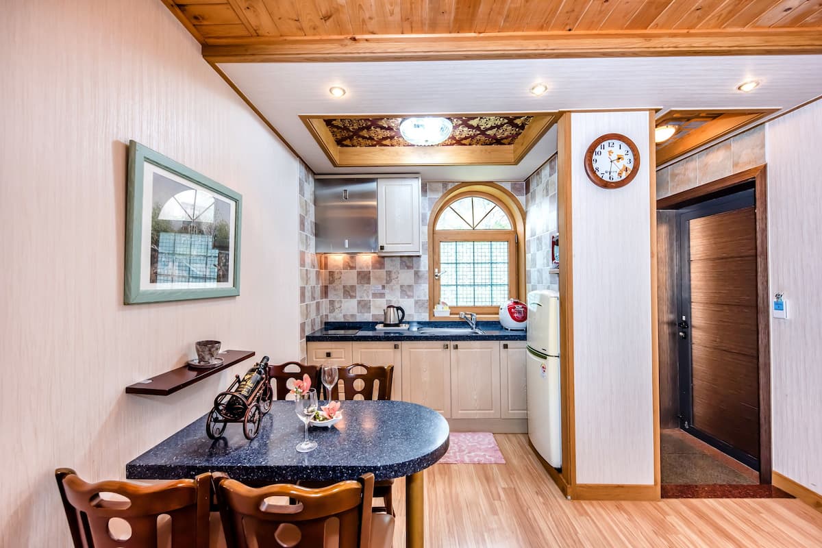 1 bedroom, blackout curtains, soundproofing, free wifi