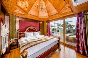 Washingtonville Pool Villa Suite