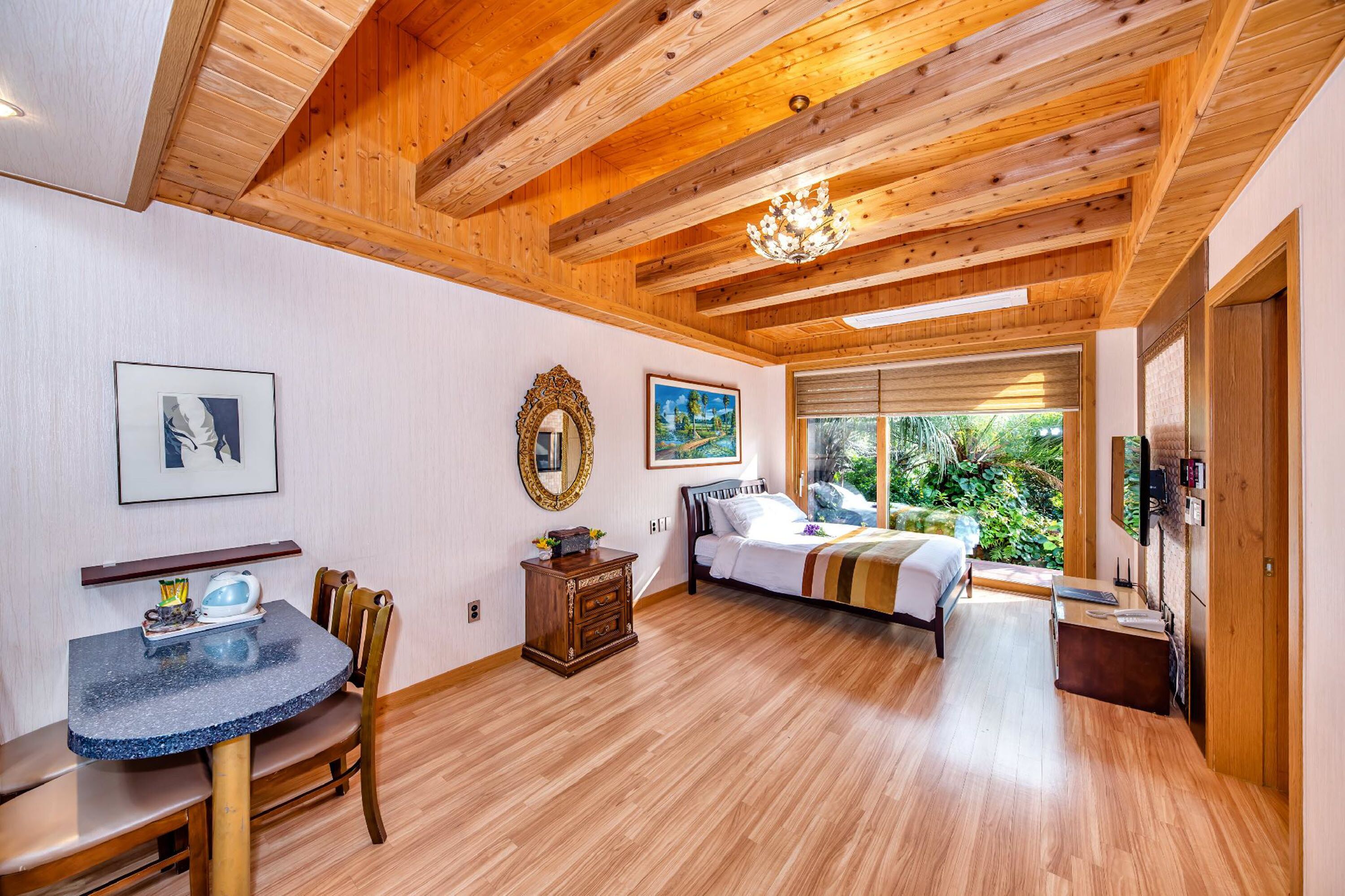 camelville suite | 1 bedroom, blackout curtains, soundproofing, free wifi