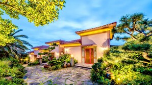 Washingtonville Pool Villa Suite | 遮光布/窗簾、隔音、免費無線上網、床單