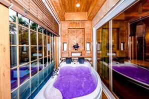 Camelville Pool Villa Suite | Blackout drapes, soundproofing, free WiFi, bed sheets - PalmValley Pool Villa Resort (Seogwipo)