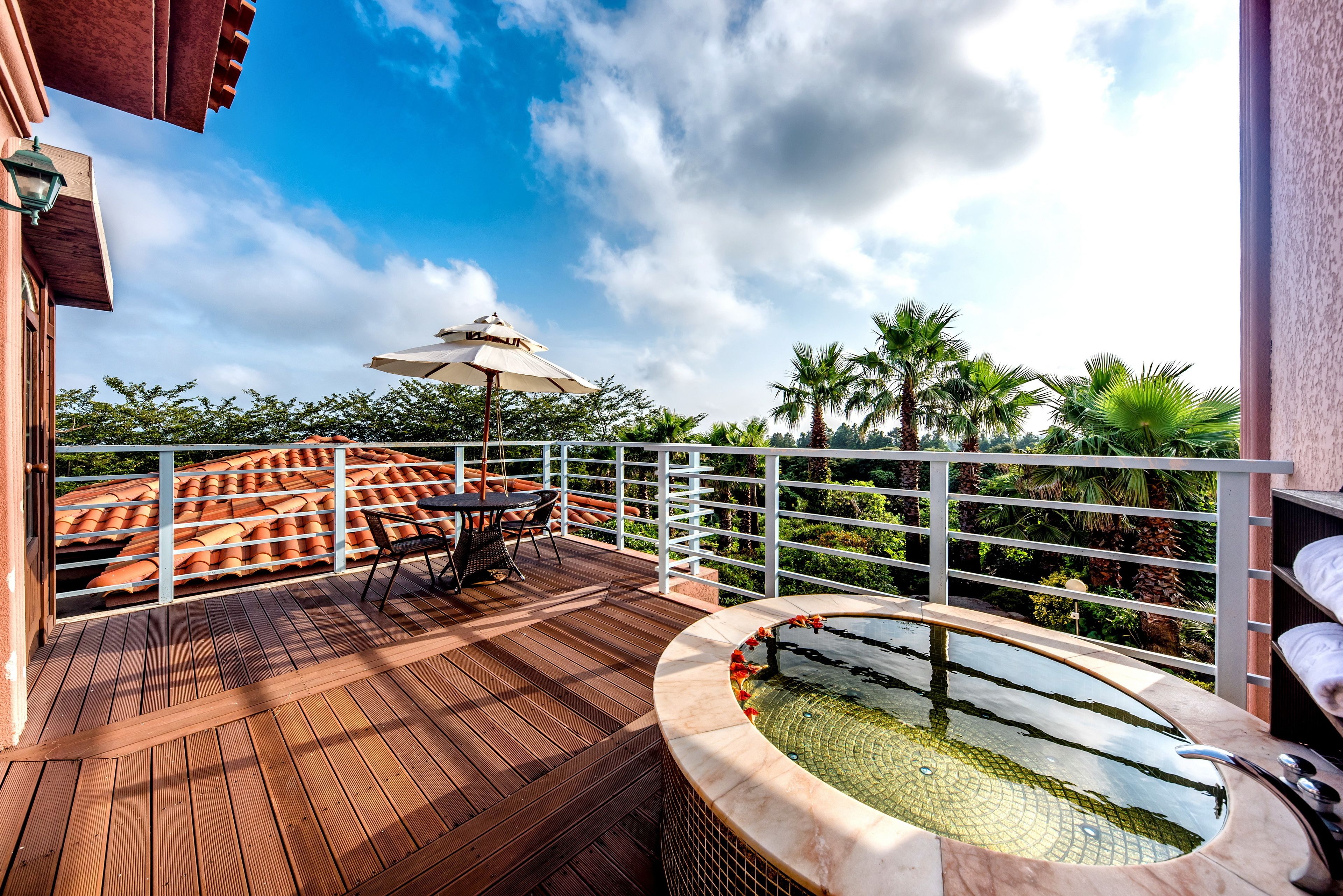 Cortinas blackout, sistema de insonorización y wifi gratis 