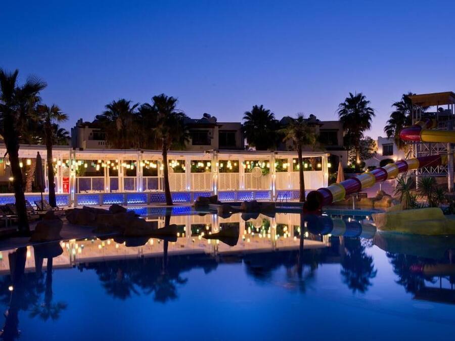 2 piscinas al aire libre, sombrillas, tumbonas