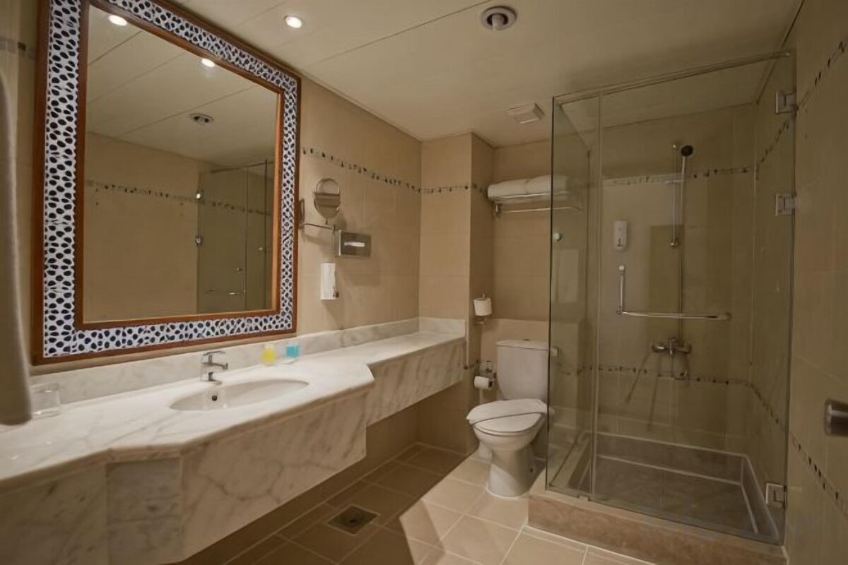 Bathroom | Shower, rainfall showerhead, free toiletries, hair dryer