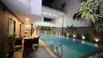 Indoor pool, outdoor pool