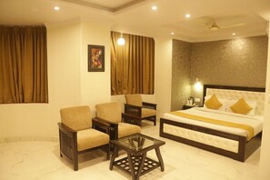 Suite | 1 bedroom, premium bedding, minibar, desk