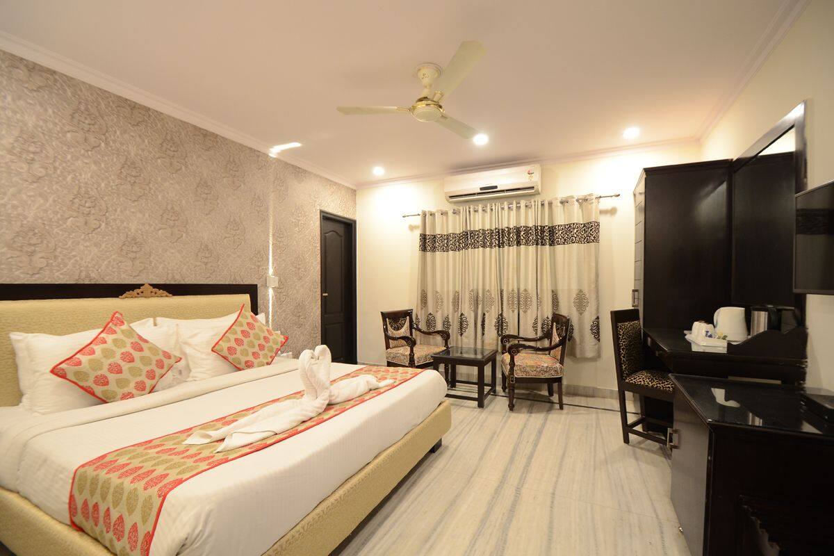 Deluxe Room | Living room | LCD TV