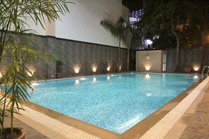 Indoor pool, outdoor pool