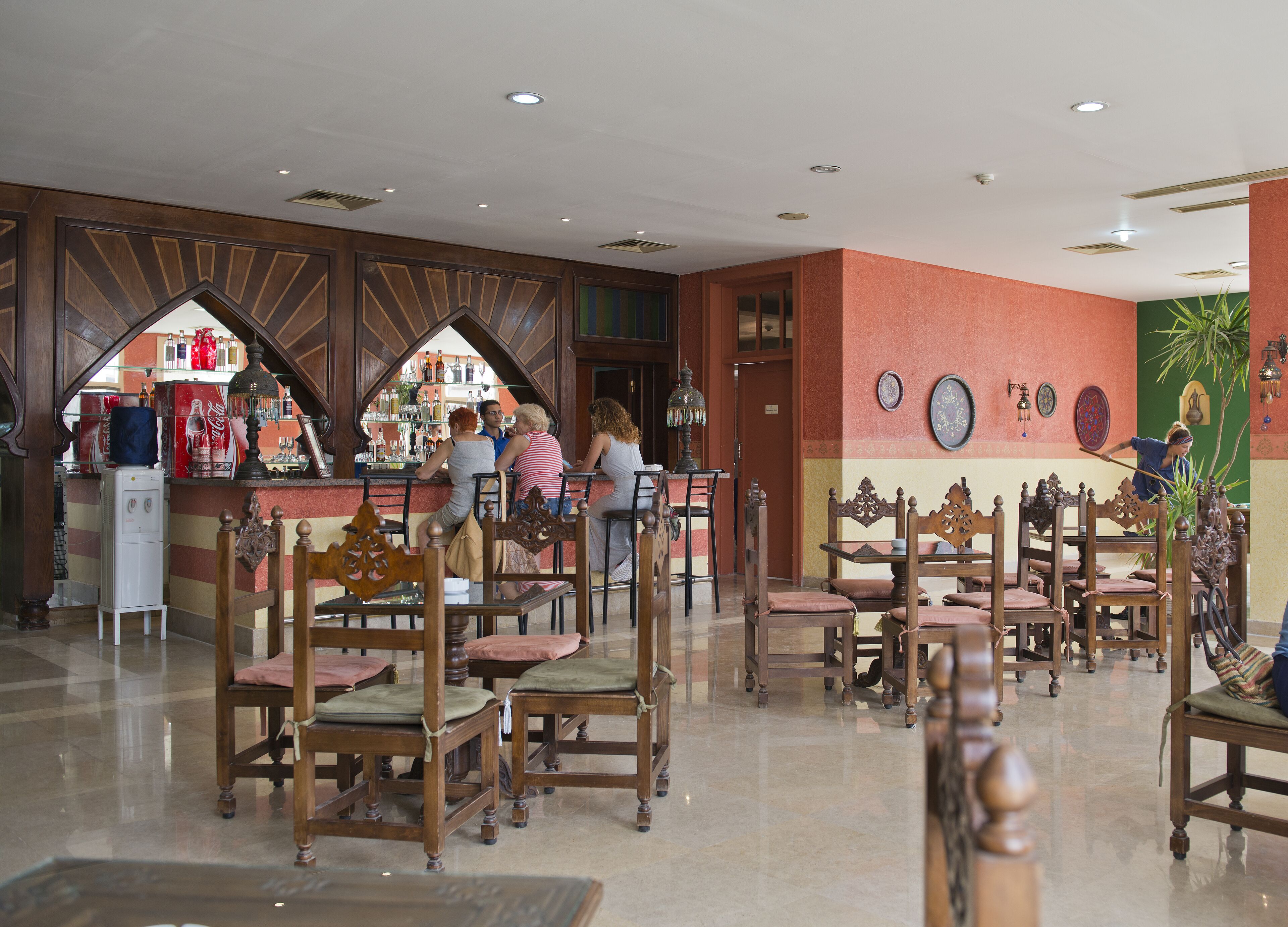 Photo - Amphoras Blu Ultra-AI Adults Friendly