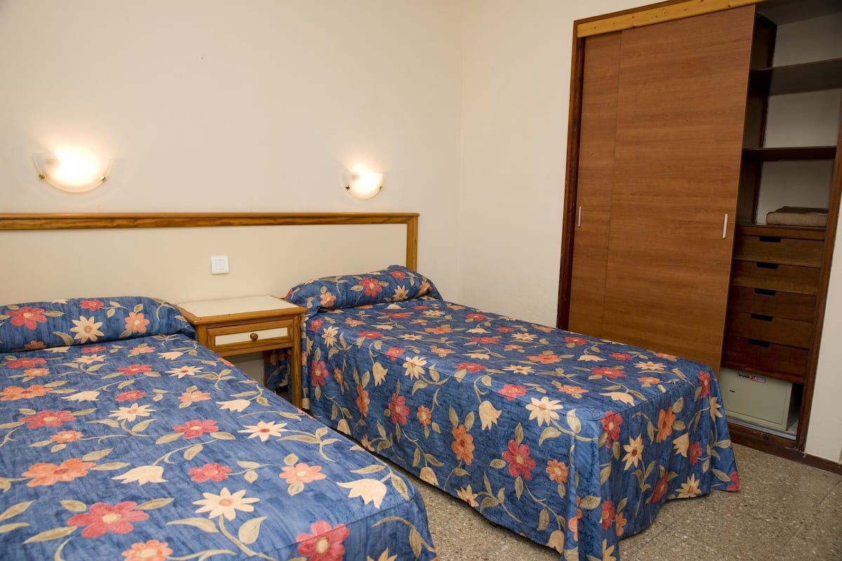 Cunas gratuitas, wifi y ropa de cama 