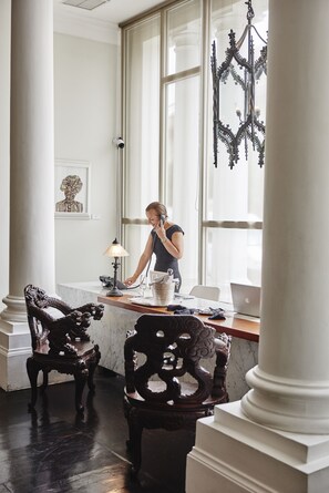 Reception - Hotel B (Lima)