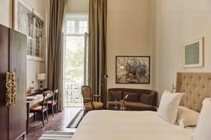 Premium bedding, down duvets, pillow-top beds, minibar - Hotel B (Lima)