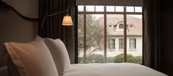 Hotel B