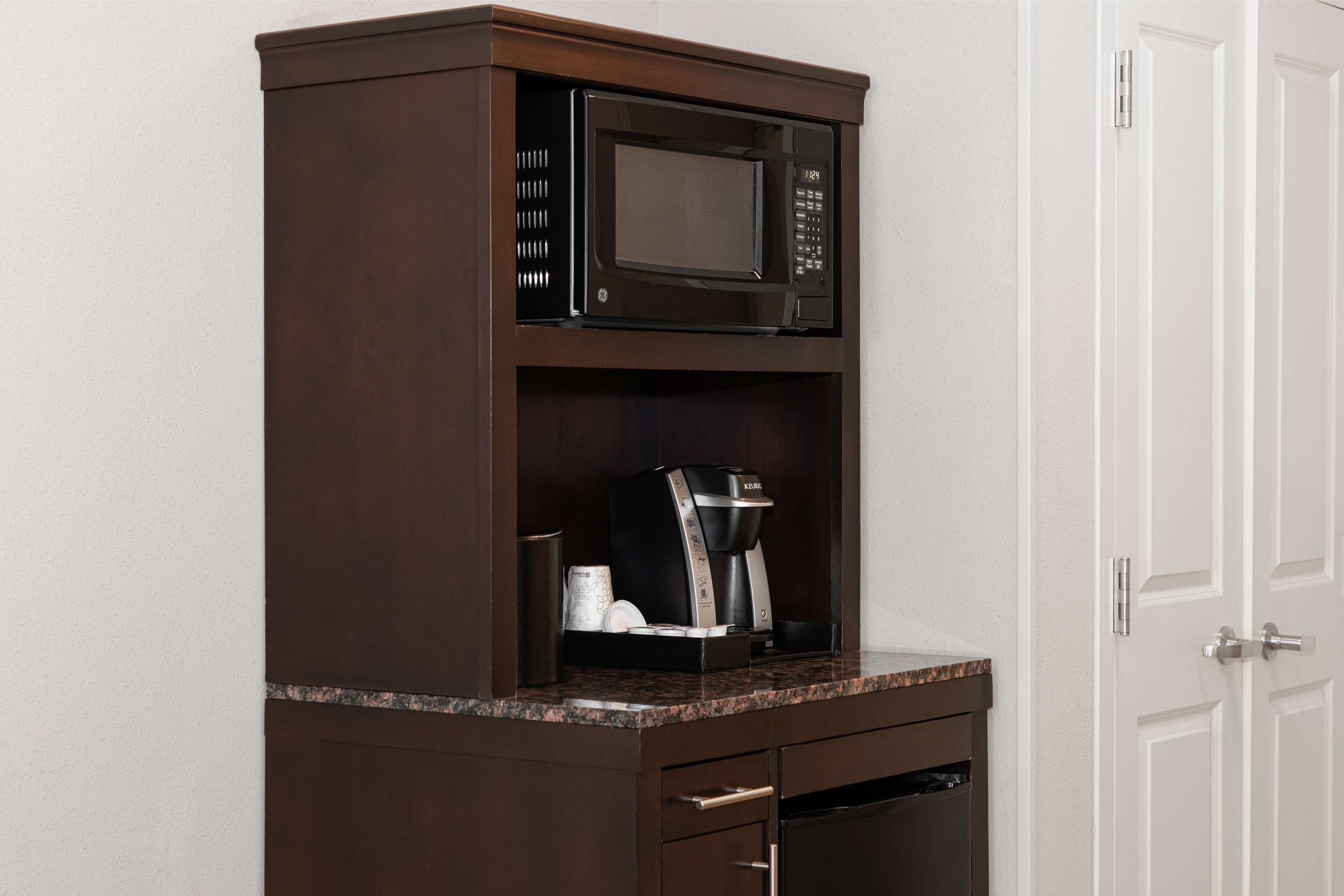 hypo-allergenic bedding, desk, laptop workspace, free cots/infant beds