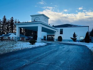 Front of property - Hotel M Mount Pocono (Mount Pocono)