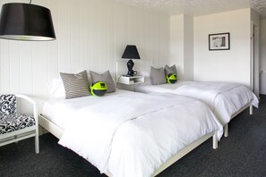 Double Room, 2 Double Beds | Iron/ironing board, free cots/infant beds, free WiFi, bed sheets - Sole East Beach (Montauk)