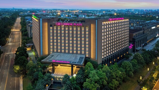A hotel with a modern design, featuring a prominent entrance and a rooftop area. - Crowne Plaza Chengdu West by IHG (Chengdu)