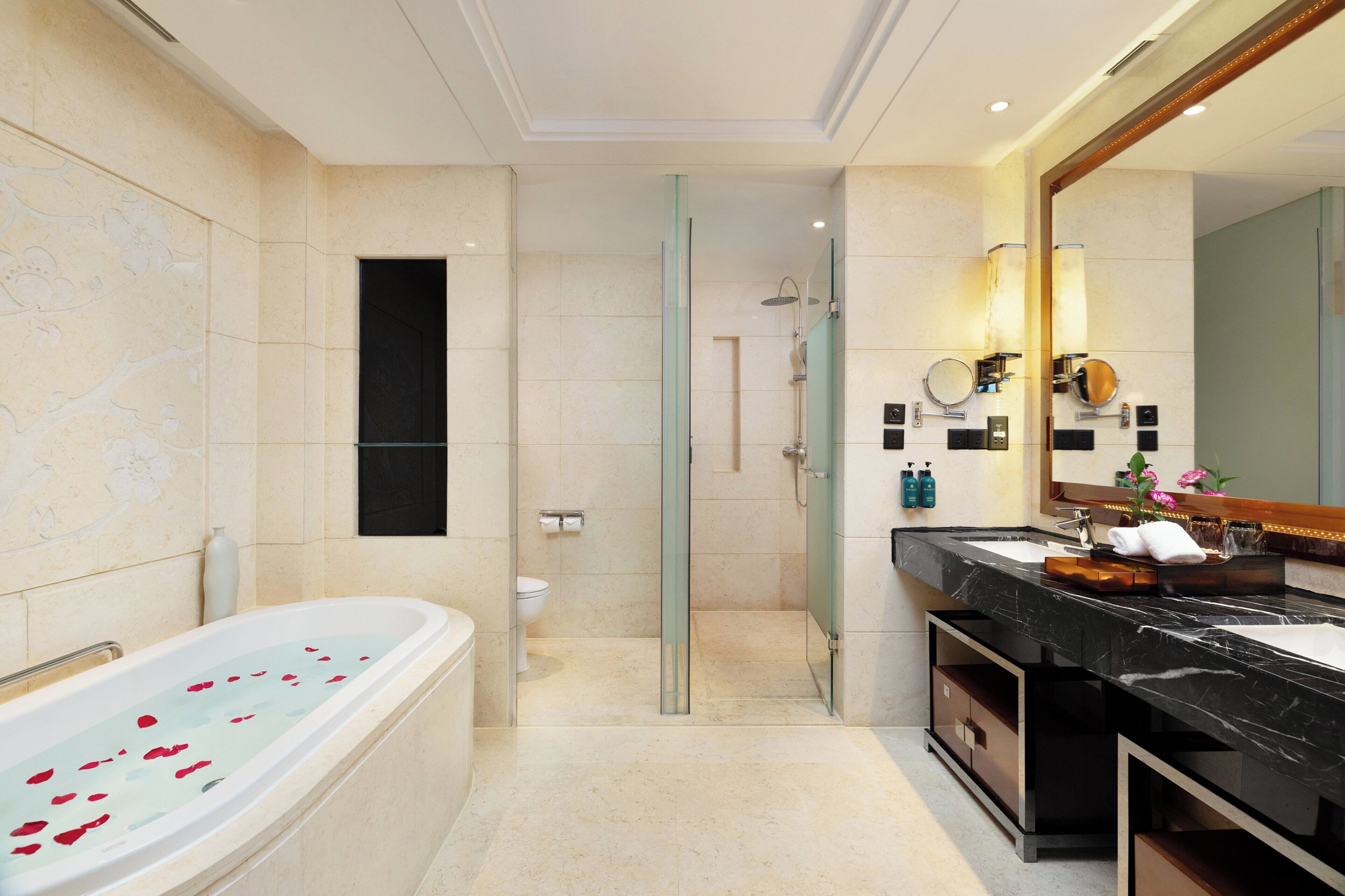 1 bedroom, premium bedding, minibar, in-room safe