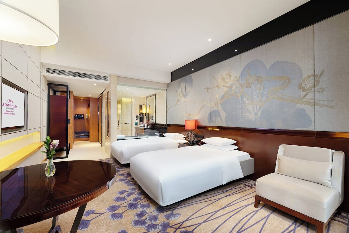 1 bedroom, premium bedding, minibar, in-room safe