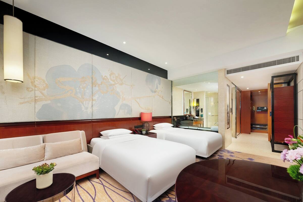 Premium bedding, minibar, in-room safe, desk
