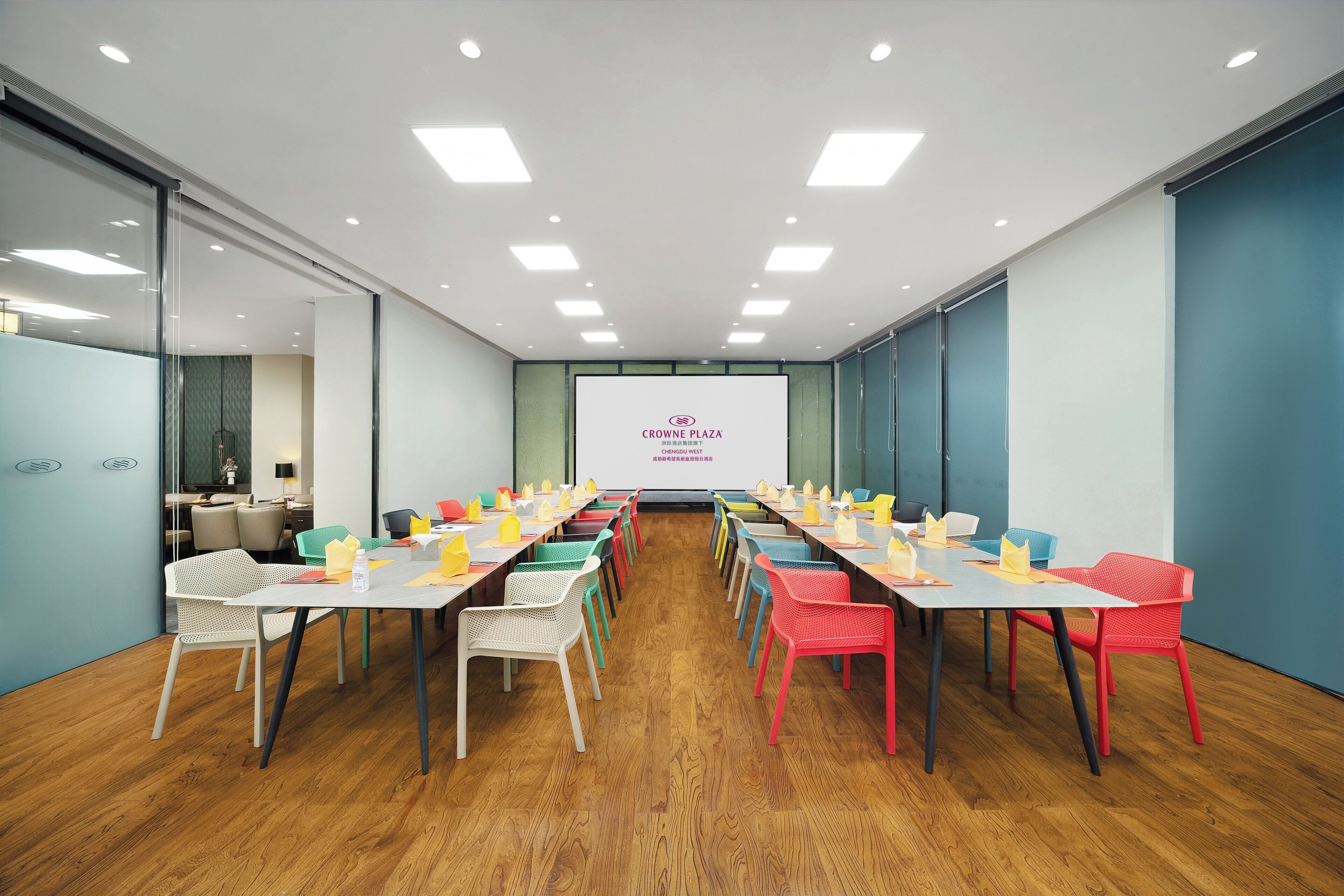 2 restaurants, breakfast, lunch, dinner served; asian cuisine