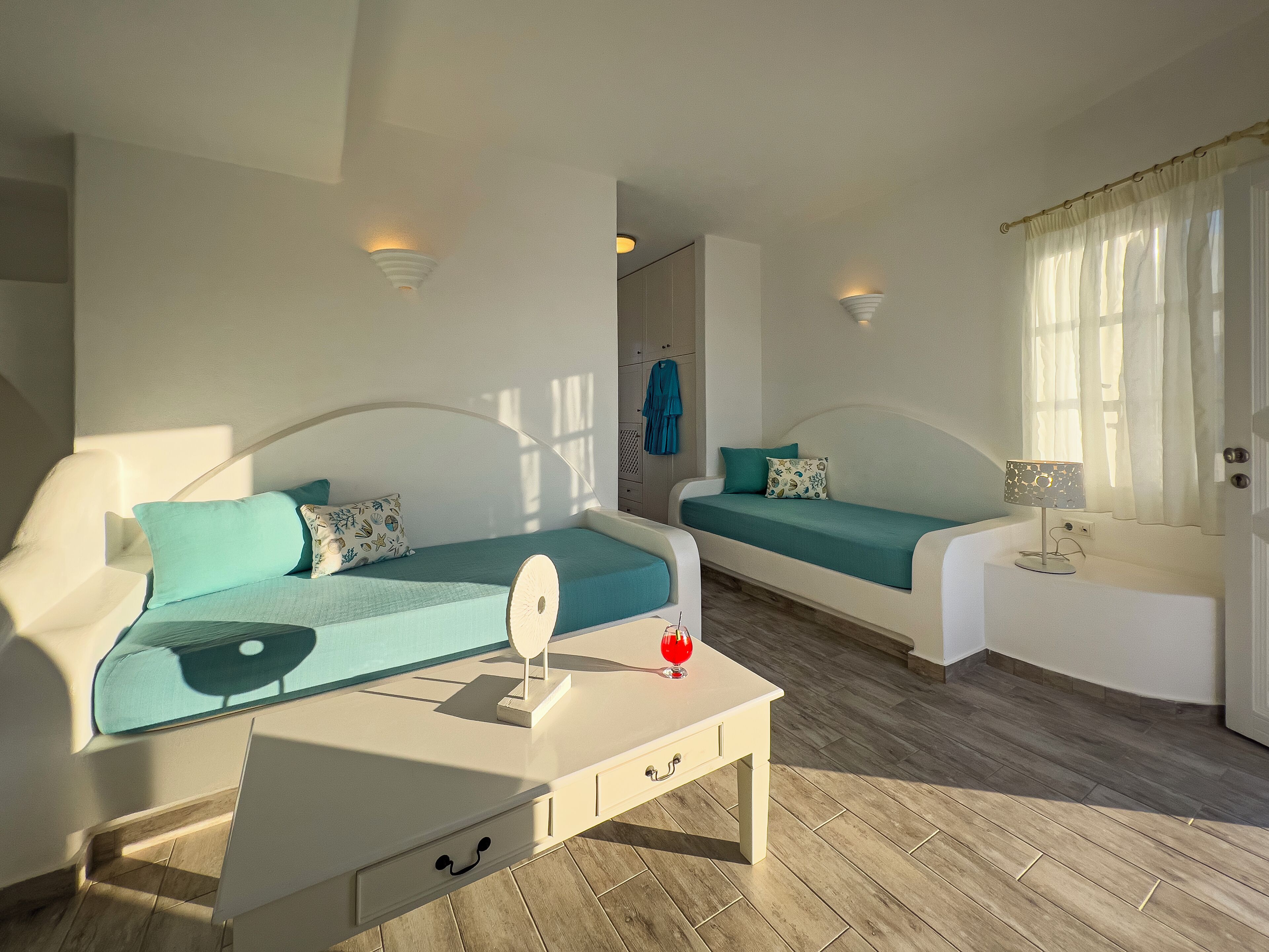 deluxe suite, lanai, mountain view (panoramic view) | premium bedding, in-room safe, individually decorated, soundproofing