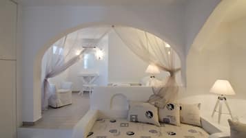 Habitación doble estándar | Ropa de cama de alta calidad y caja de seguridad en la habitación