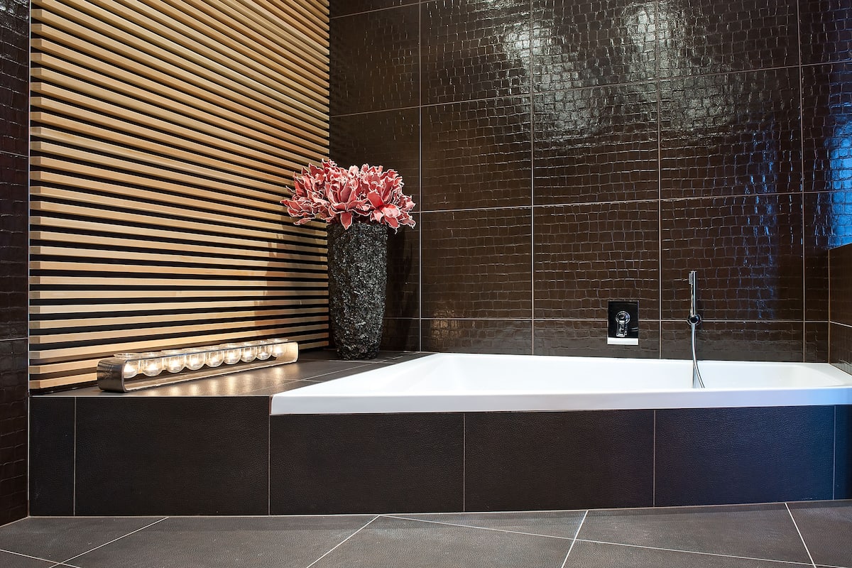 deluxe room | bathroom | shower, free toiletries, hair dryer, bathrobes