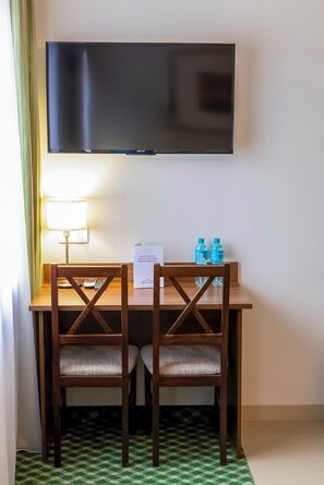 Desk, blackout curtains, iron/ironing board, free WiFi - Hit Hotel (Warsaw)