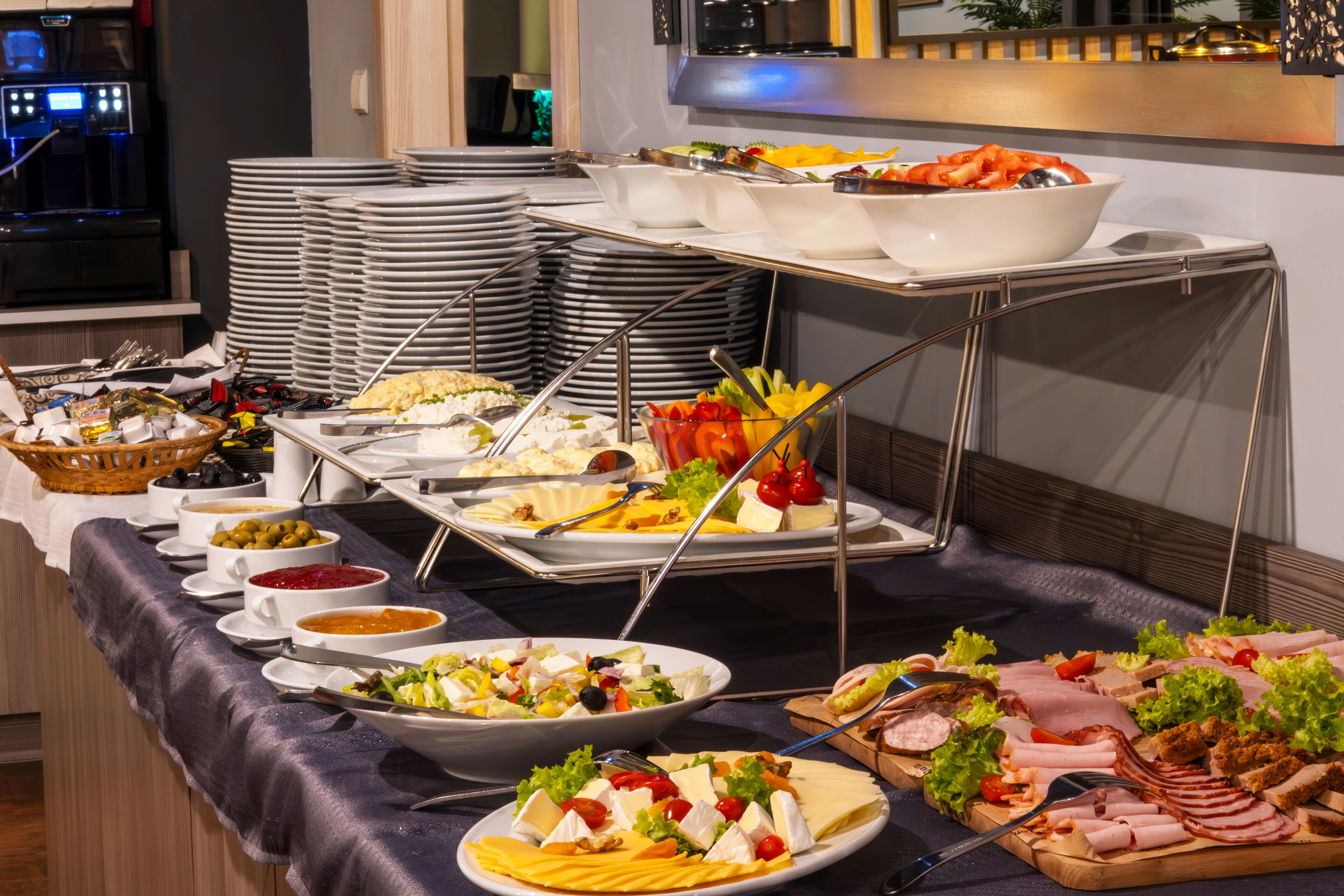 Daily buffet breakfast (PLN 49 per person)