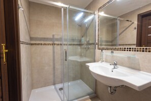 Free toiletries, hair dryer, towels, soap - Hit Hotel (Warsaw)