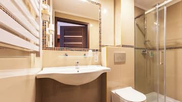 Chambre Double (No AC) | Salle de bain | Articles de toilette gratuits, sĂšche-cheveux, serviettes fournies, savon
