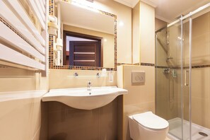 Basic Double Room (No AC) | Bathroom | Free toiletries, hair dryer, towels, soap - Hit Hotel (Warsaw)