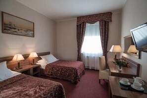 Desk, laptop workspace, soundproofing, iron/ironing board - Jasek Premium Hotel Wrocław (Wroclaw)