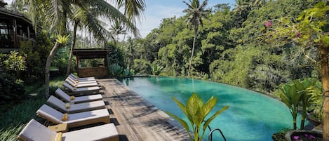 2 outdoor pools, sun loungers