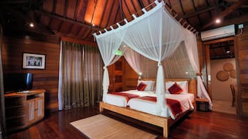 Joglo Villa Pool View | Minibar, in-room safe, desk, free WiFi