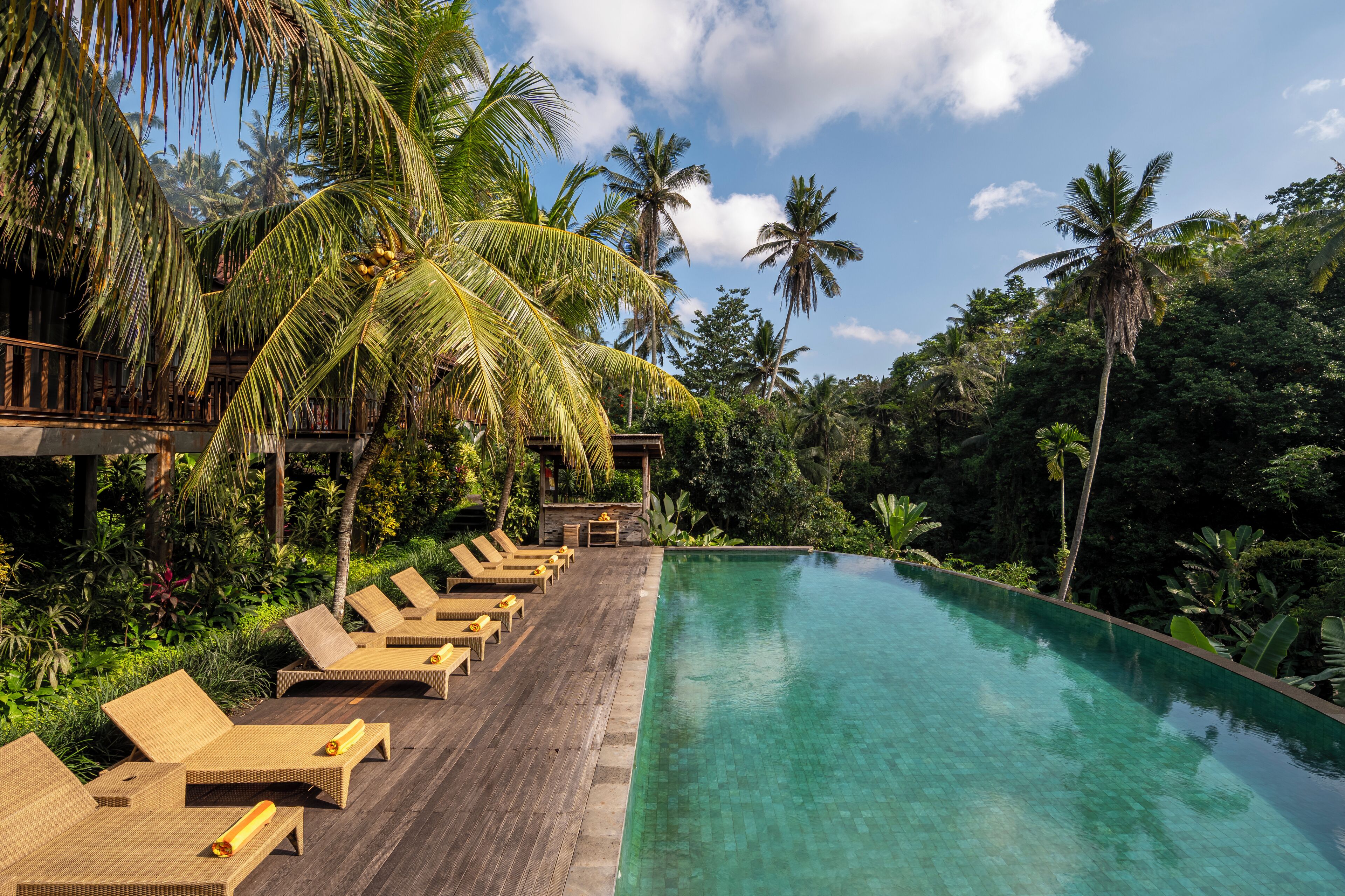 2 outdoor pools, pool loungers