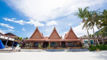 Thai House Villa Beachfront | 1 ห้องนอน, มินิบาร์, ตู้นิรภัยในห้องพัก, โต๊ะทำงาน