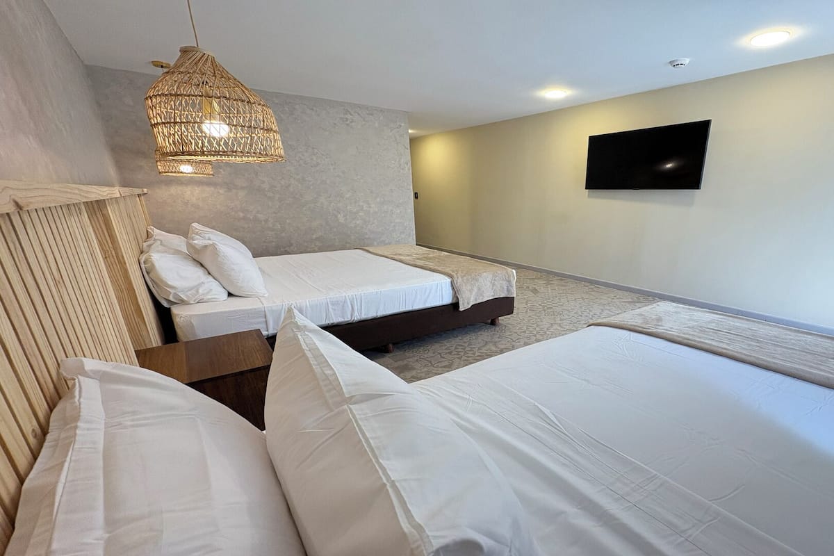 Superior Quadruple Room | Bed sheets