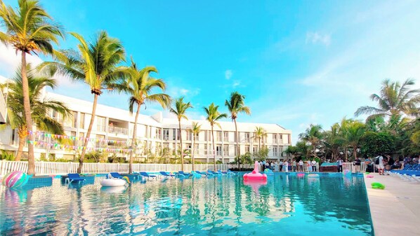 Outdoor pool, open 10:00 AM to 7:00 PM, pool umbrellas, pool loungers