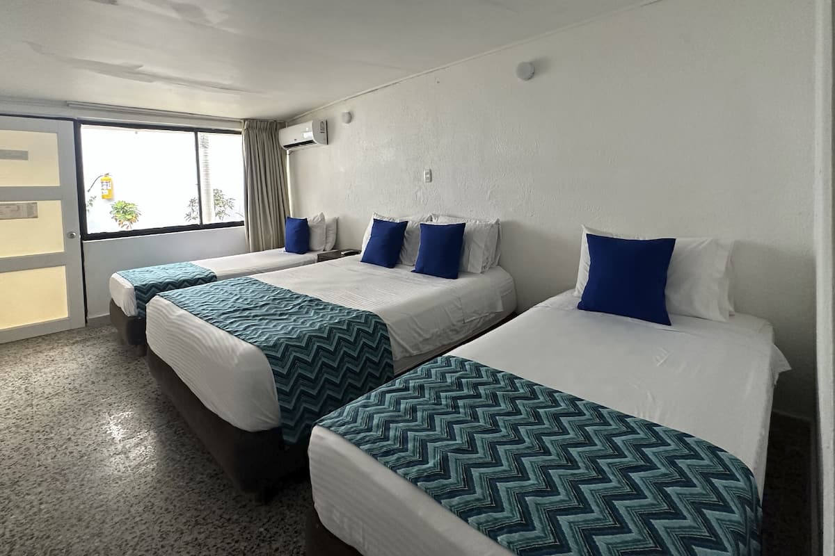 standard quadruple room | bed sheets