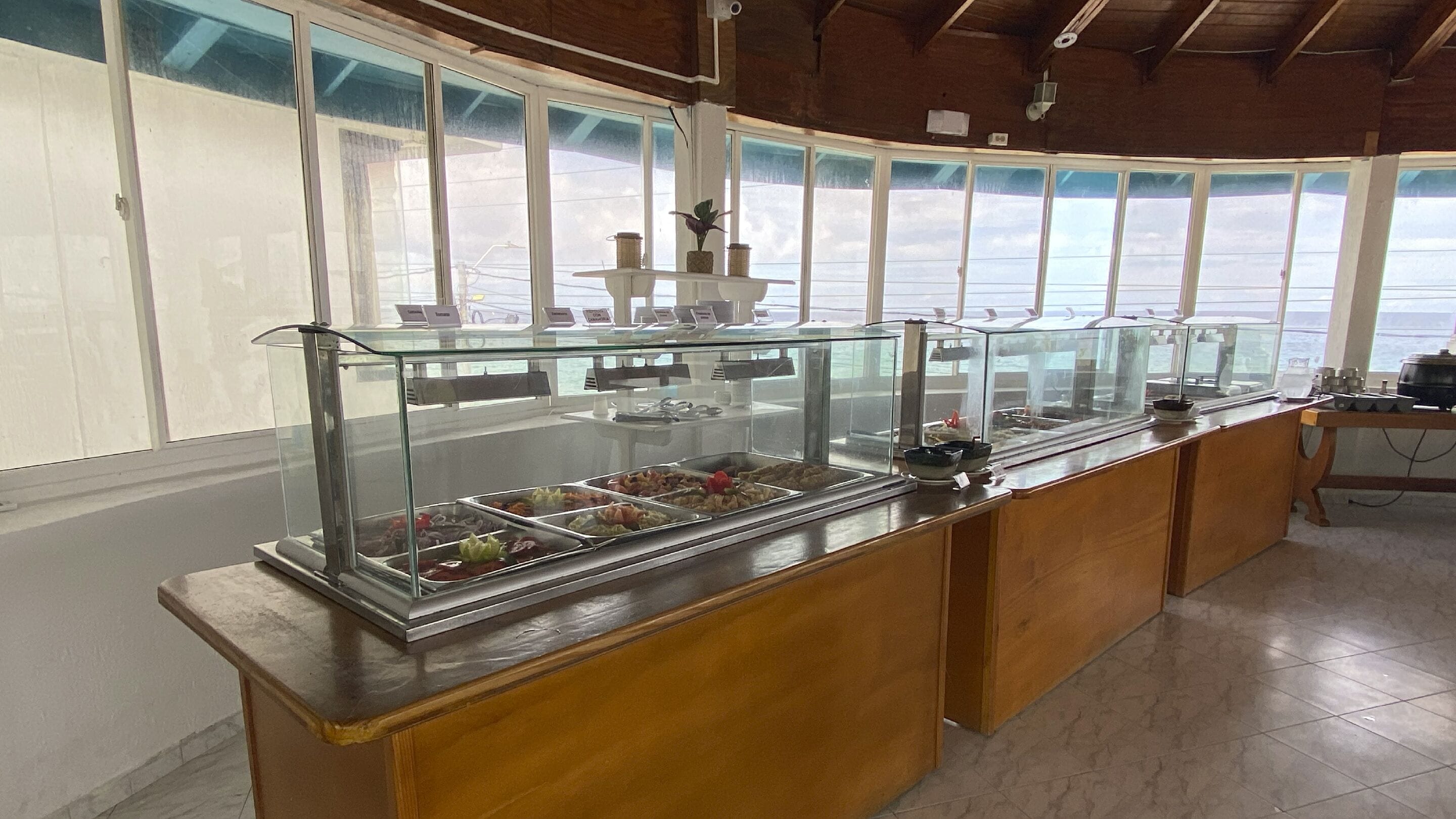 breakfast, lunch and dinner served