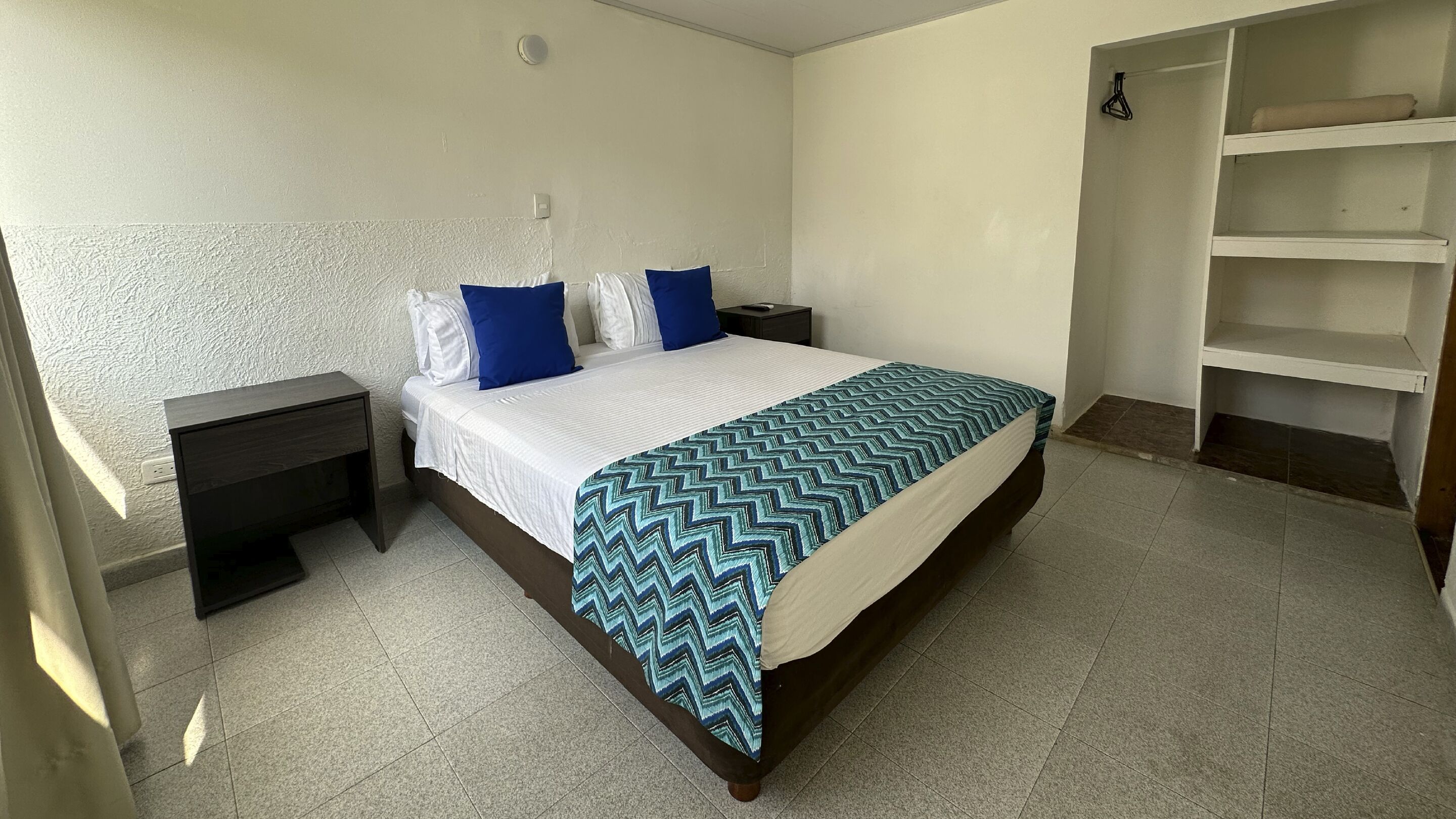 standard double room | bed sheets