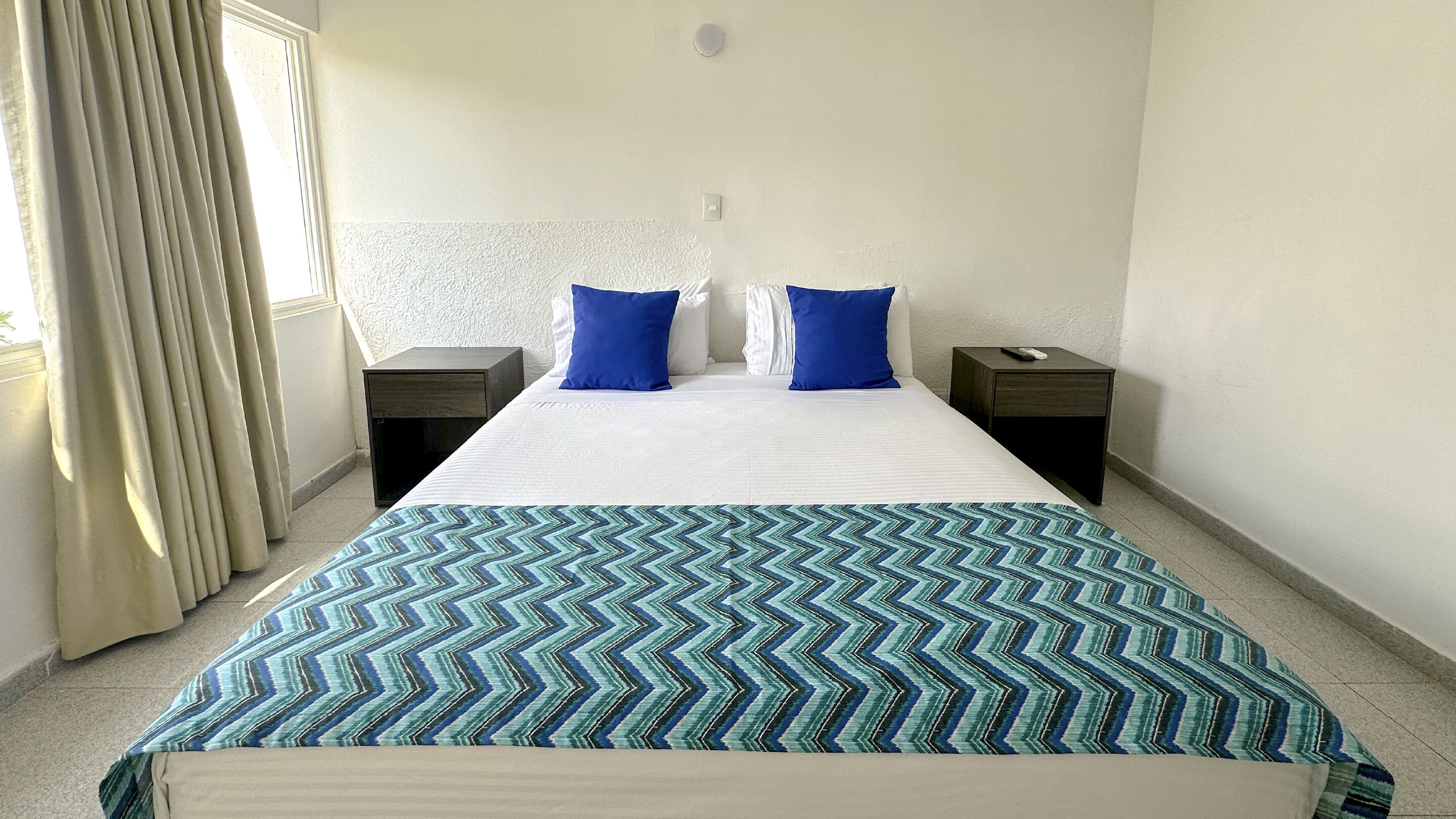 standard double room | bed sheets